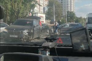В Брянске на улице Дуки случилась серьезная авария