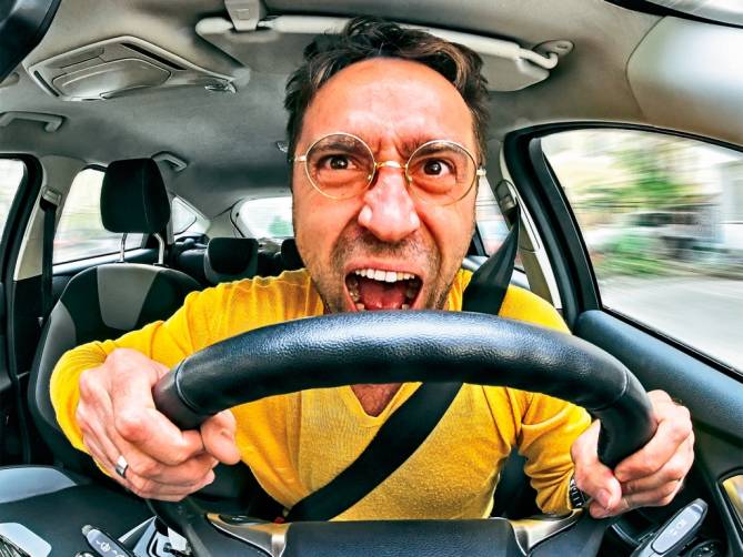В Выгоничском районе троих психов лишат водительских прав