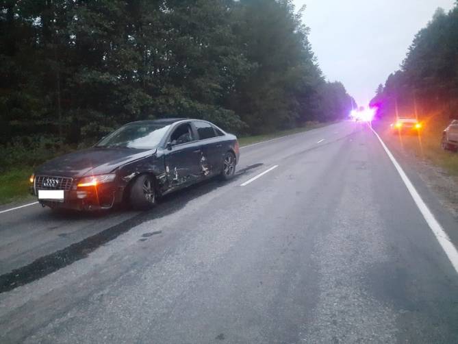 Под Дятьково пьяный водитель Lada врезался в Audi и перевернулся