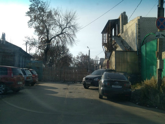 Житель Клинцов перегородил дорогу забором