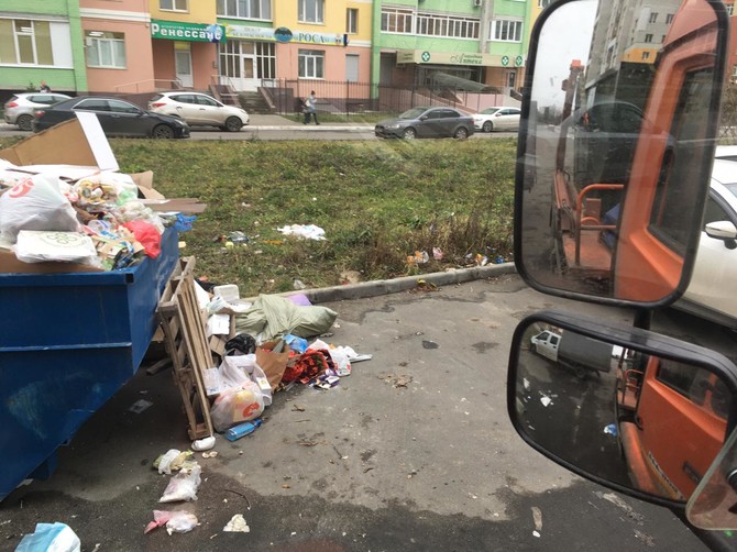 В Брянске ликвидируют мусорный апокалипсис на улице Дуки