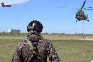 Брянские бойцы СОБР и ОМОН десантировались с вертолёта Ми-8