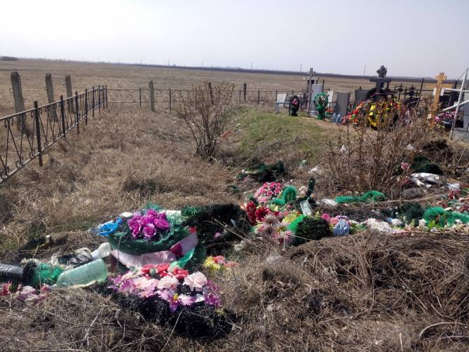 В селах Климовского района кладбища забыли оборудовать мусоросборниками