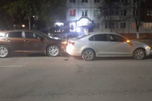 В Брянске 67-летний водитель Toyota умер за рулём и врезался в легковушку
