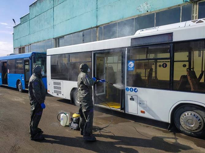 В Брянске сотрудники МЧС провели дезинфекцию общественного транспорта