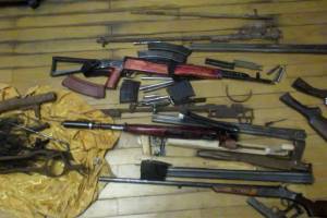 В Брянске полицейские изъяли у «чёрного копателя» две винтовки и патроны