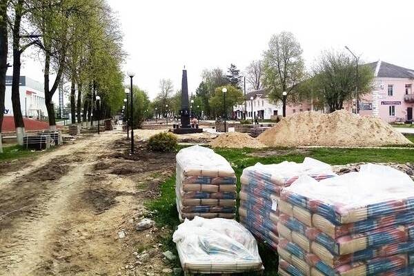 В Жуковке возобновилась реконструкция сквера Памяти и Славы