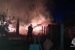 В брянском селе в страшном пожаре погибли молодые мужчина и женщина