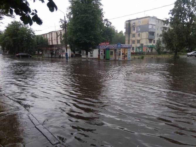 Бежицкий район Брянска ушел под воду после дождя