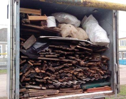 Брянск заполнили объявления о незаконном вывозе мусора