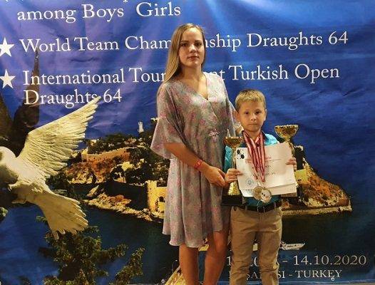 Брянский второклассник выиграл Первенство мира по шашкам