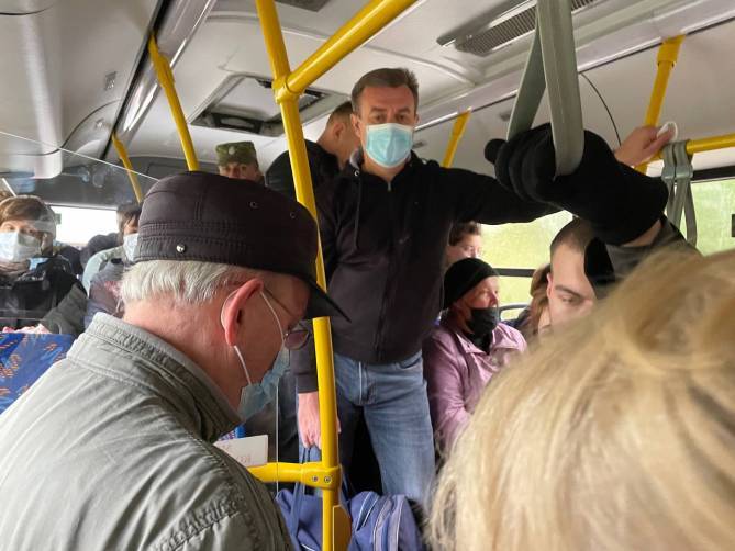 Брянцев шокировала жуткая давка в автобусах из-за отсутствия маршруток