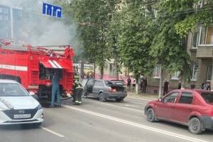 В Брянске на улице Литейной загорелась иномарка