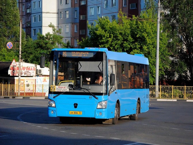 В Брянске стал чаще ходить автобус №25