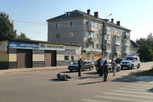 В Новозыбкове на улице Ломоносова легковушка сбила мотоциклиста