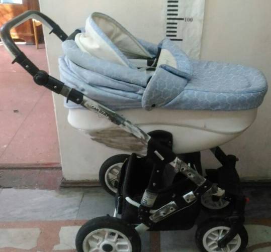 В Брянске супружеская пара украла детскую коляску 