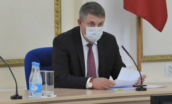 Брянский губернатор потребовал усилить контроль за ношением масок