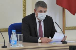 Брянский губернатор потребовал усилить контроль за ношением масок