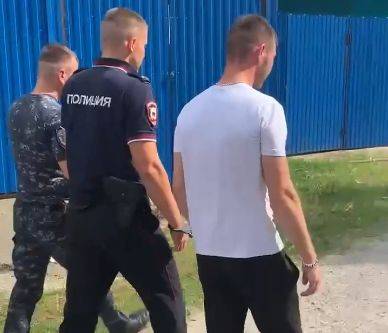 В Севске два грузчика украли у работодателя сейф с почти миллионом рублей