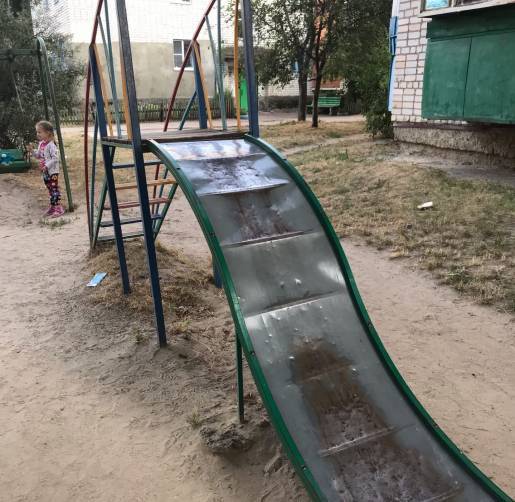 В Новозыбкове нашли опасную детскую площадку