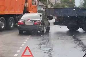 В Брянске на Новостройке легковушка попала под грузовик