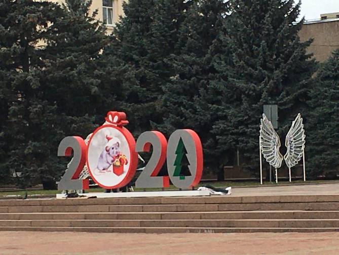 На площади Ленина в Брянске  появилась новая инсталляция