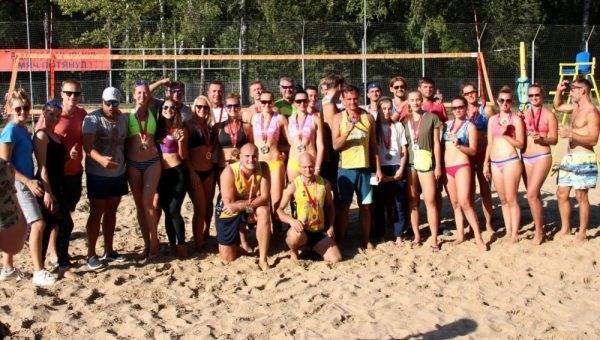 В Брянске на пляже прошел международный волейбольный турнир