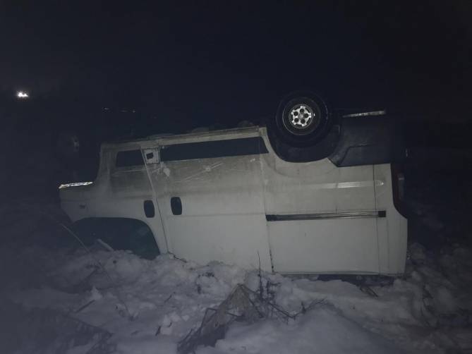 В Брянске на улице Бурова пьяный водитель съехал в кювет и перевернулся