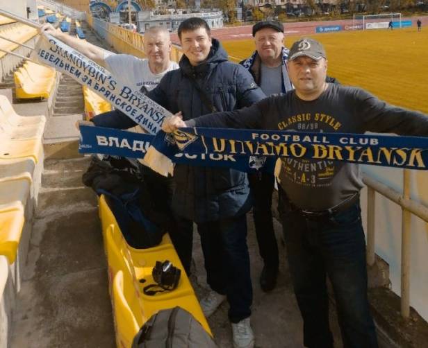Во Владивостоке брянское «Динамо» поддерживали преданные фанаты