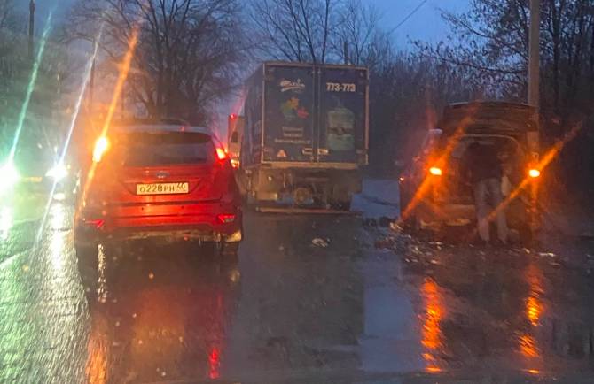 В Брянске образовалась пробка из-за ДТП на улице Бурова