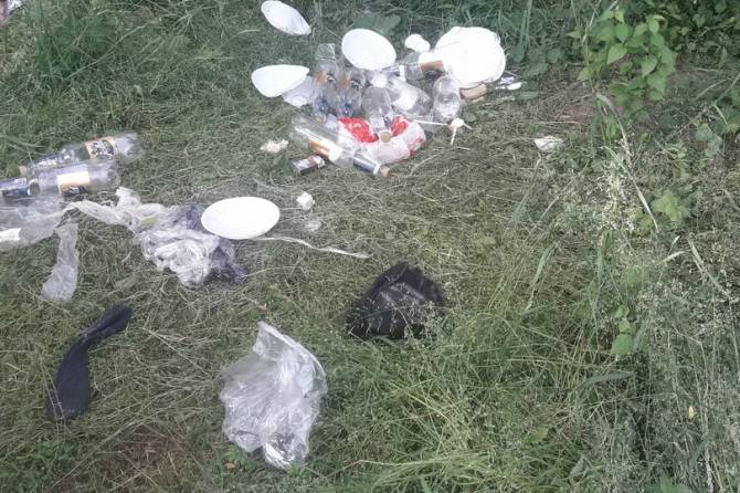 Жители Трубчевска устроили свинство на берегу Десны