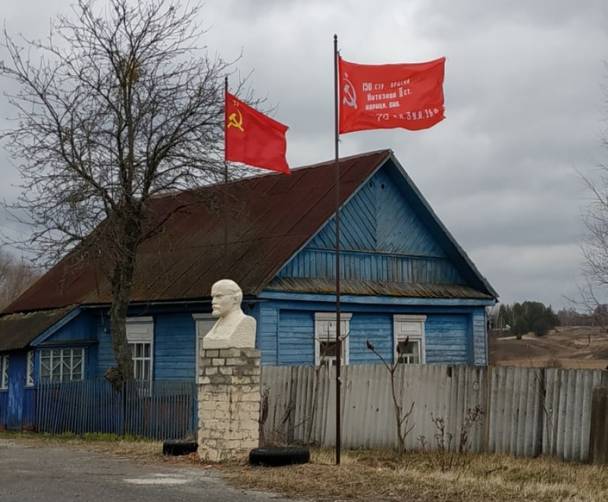В Брянской области селяне установили памятник Ленину