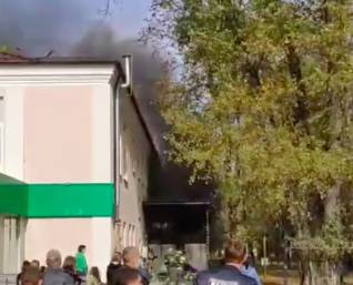 В Брянске загорелся бывший кинотеатр «Металлург»