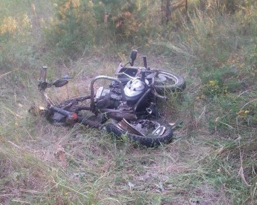 На брянской трассе байкер влетел в иномарку и погиб