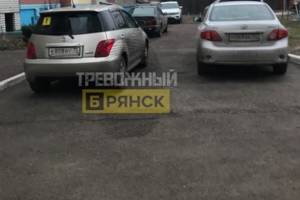 В Брянске автохам перекрыл проезд во дворе многоэтажки