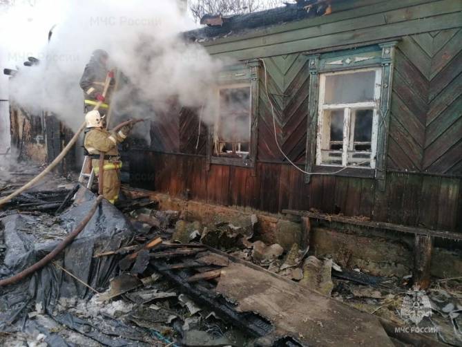 В Стародубском районе при пожаре в доме погибла 53-летняя женщина