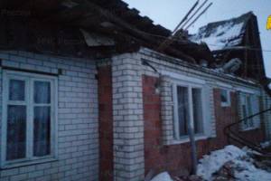 В брянском селе под тяжестью снега рухнула крыша частного дома
