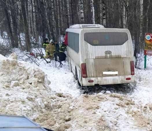 Под Калугой брянский автобус с 9 пассажирами врезался в грузовик