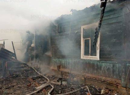 В Трубчевском районе горящий дом тушили полчаса