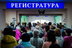 В брянской поликлинике №5 огромной очереди пациентов отказали в приеме