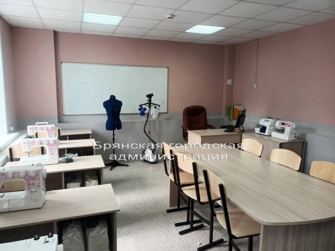 В брянской школе №44 отремонтировали классы и завезли новое оборудование