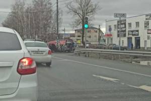 В Супонево у светофора автомобили попали в ДТП