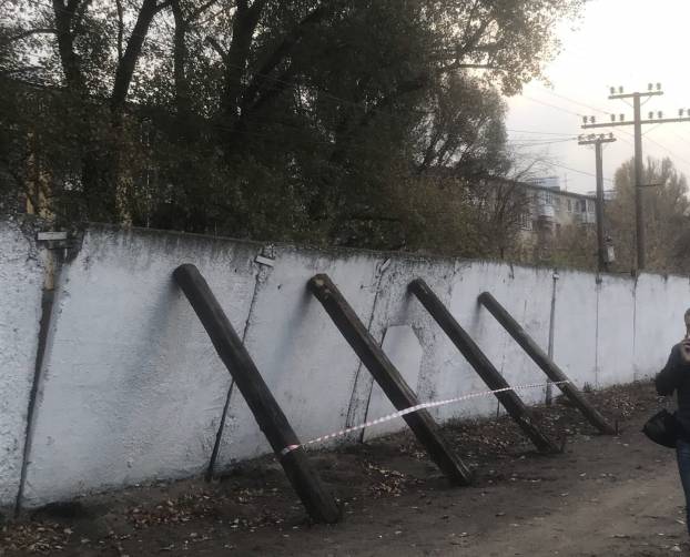 На вокзале «Брянск-I» нависла угроза из-за бетонного забора