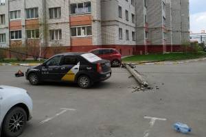 В Московском микрорайоне Брянска рухнул столб