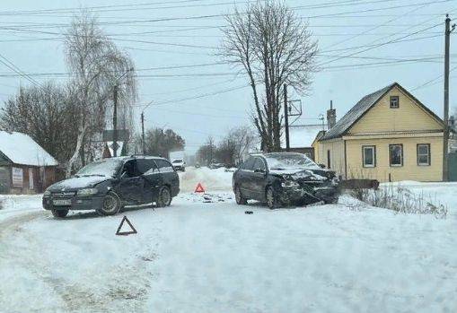 В Новозыбкове водитель Opel устроил ДТП и сломал ключицу