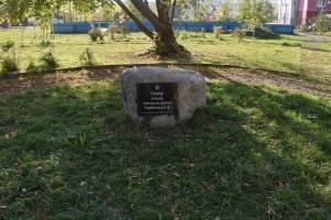В Брянске отмыли от грязи мемориал в сквере Горбатова
