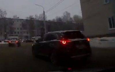 На въезде в Бежицу сняли на видео автохама на Mazda