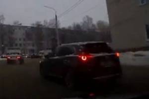 На въезде в Бежицу сняли на видео автохама на Mazda