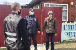В Новозыбкове уголовник изрезал ножом друга и жену