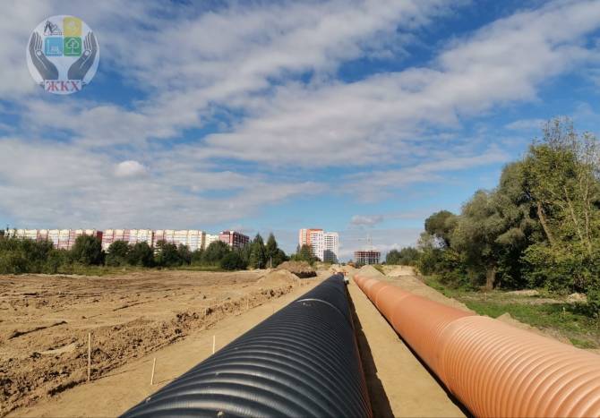 В Брянске продолжается строительство ливневки в микрорайоне на Флотской